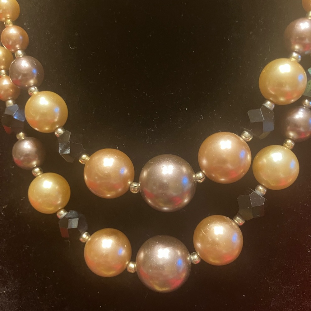 JAPAN NECKLACE WITH GRADUATED PEARLS AND OIL SLICK FACETED CRYSTALS - Picture 8 of 15